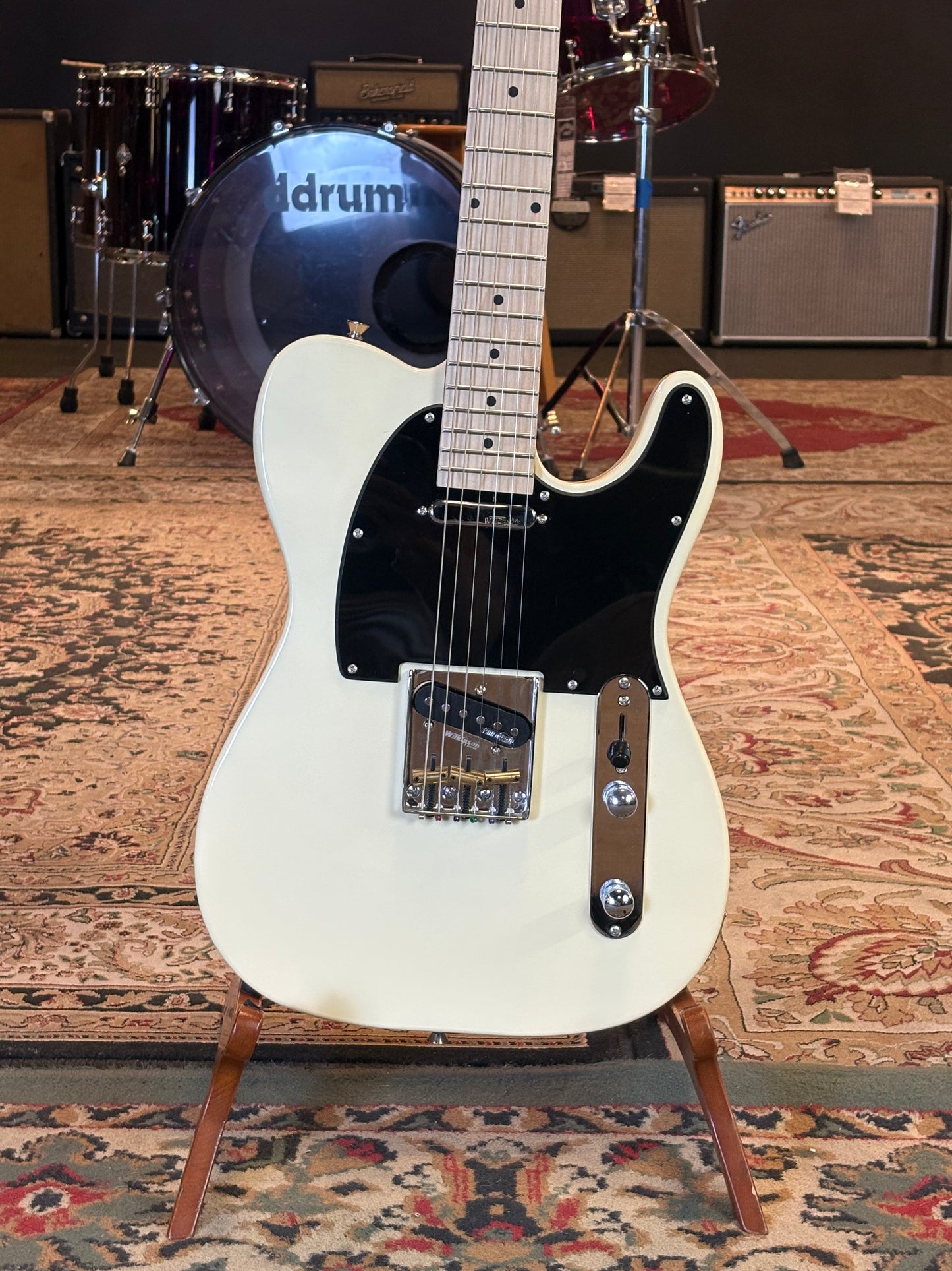 USED Indio Classic DLX Plus Electric Guitar (Glossy White)