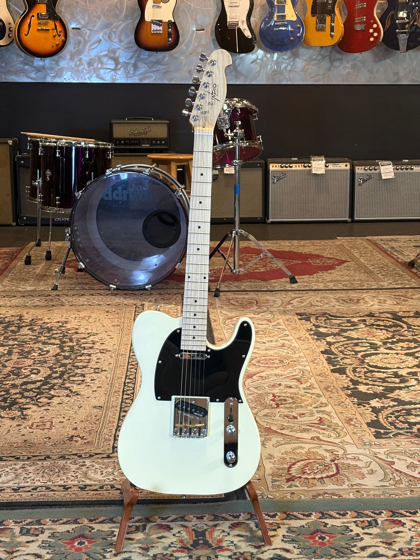 USED Indio Classic DLX Plus Electric Guitar (Glossy White)