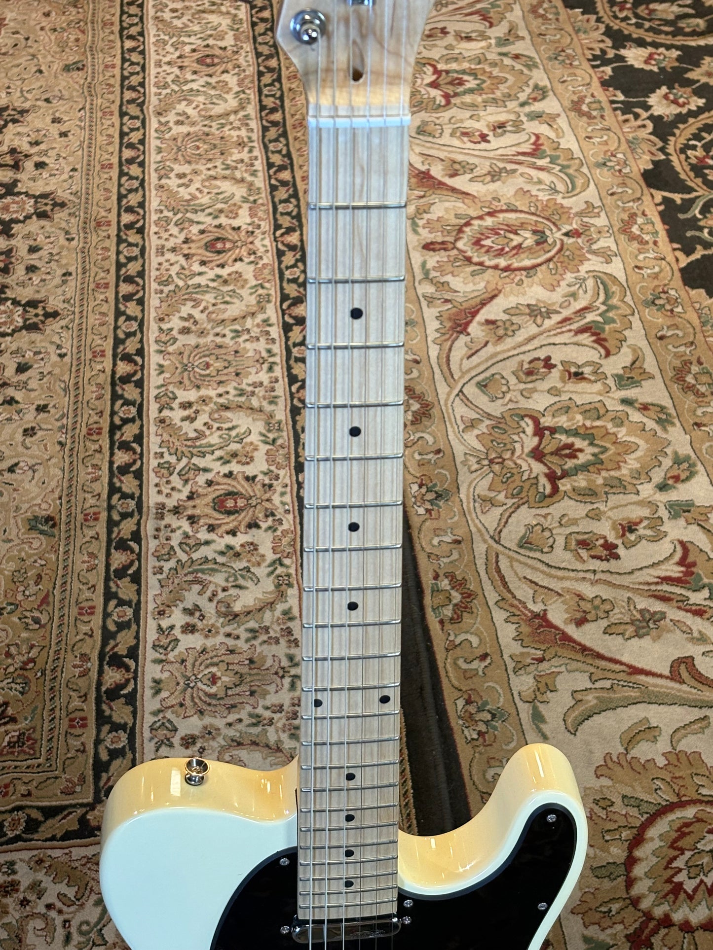 USED Indio Classic DLX Plus Electric Guitar (Glossy White)